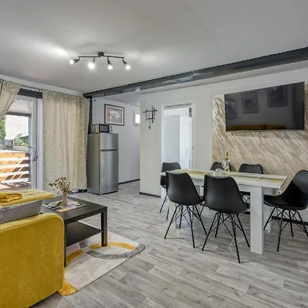 Apartman-bungalow Leni Пула