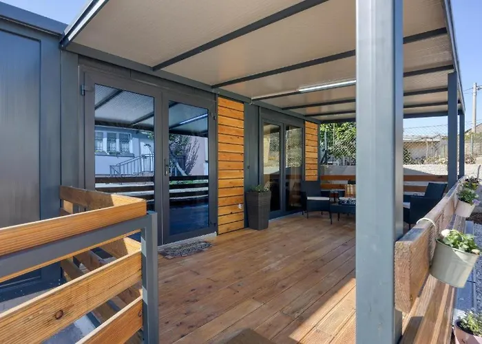 Leni 아파트 풀라